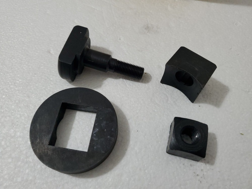 GREENLEE 731R RECTANGULAR RELAY SOCKET PUNCH 1.018 x .861" USA