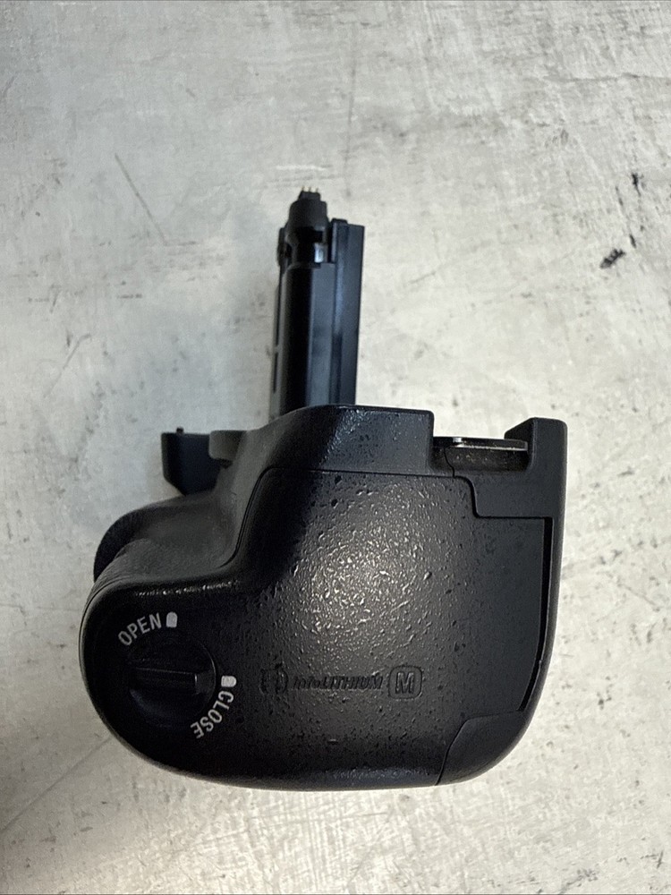 Sony VG-C77AM Vertical Battery Grip for Alpha