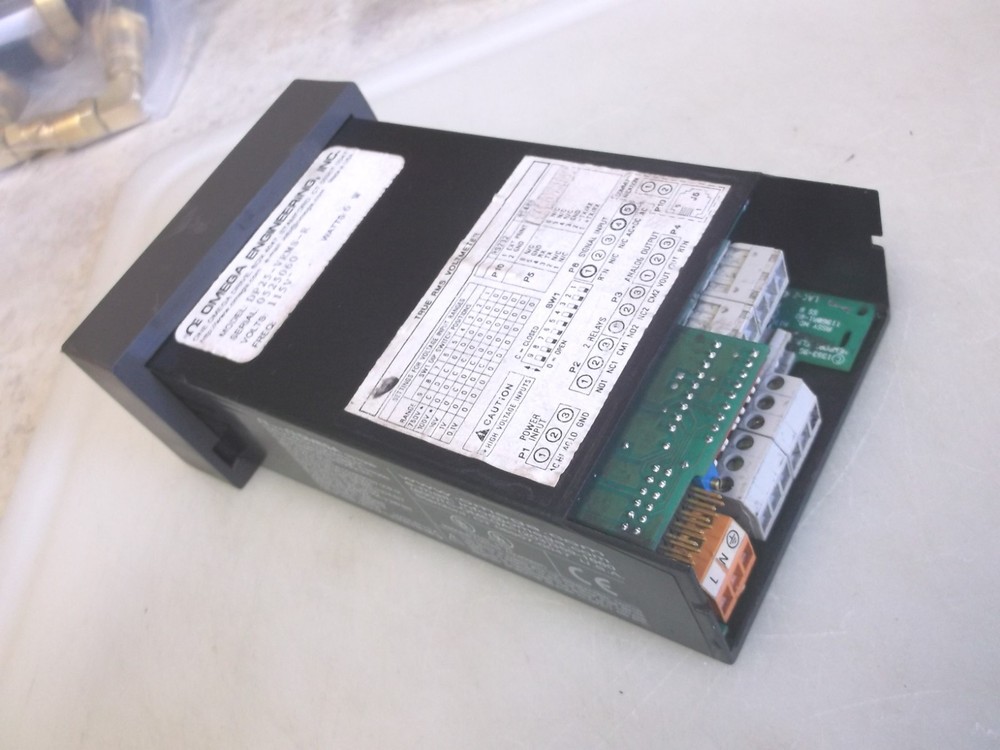 Omega DP25-VRMS-R True RMS Digital Voltmeter Panel-Mount Meter w/ Bezel