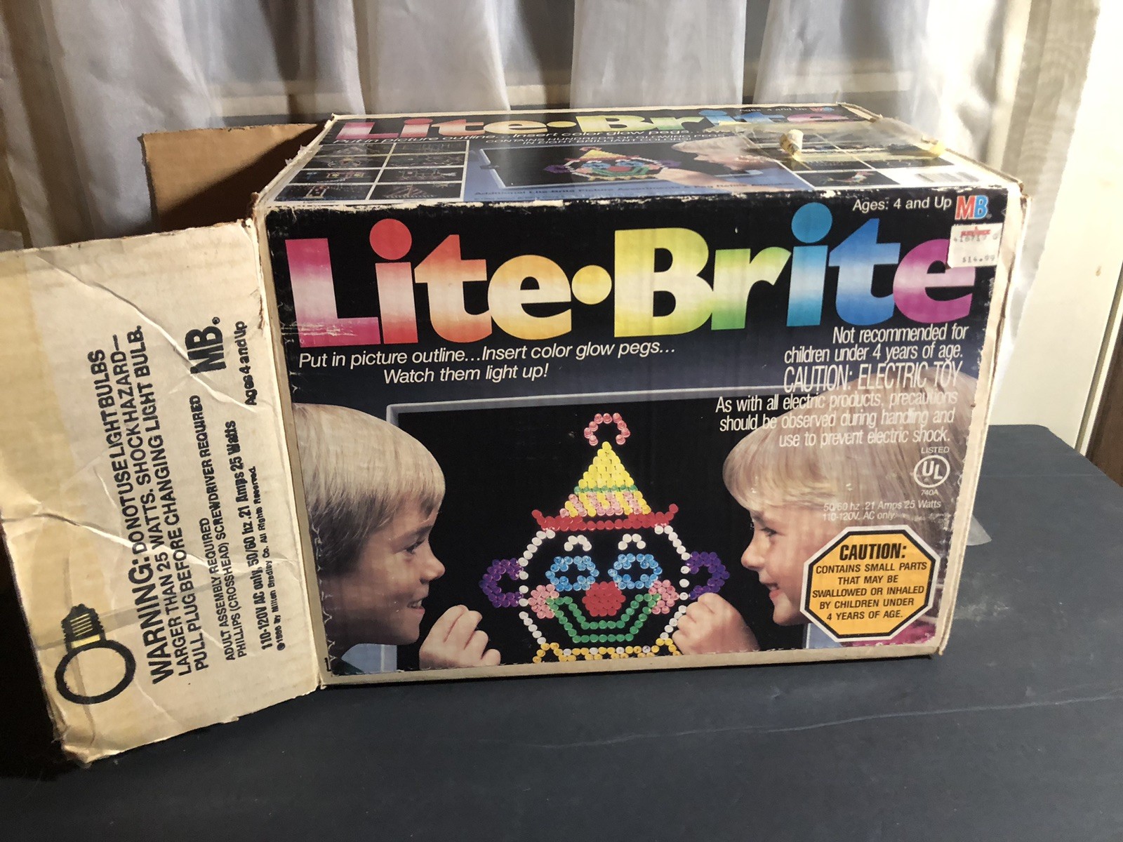 Vintage Original LITE BRITE 1989 Hasbro Works with Box 300+ pegs 31 + pages