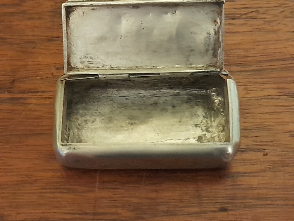 Early continental silver snuff box. C1800