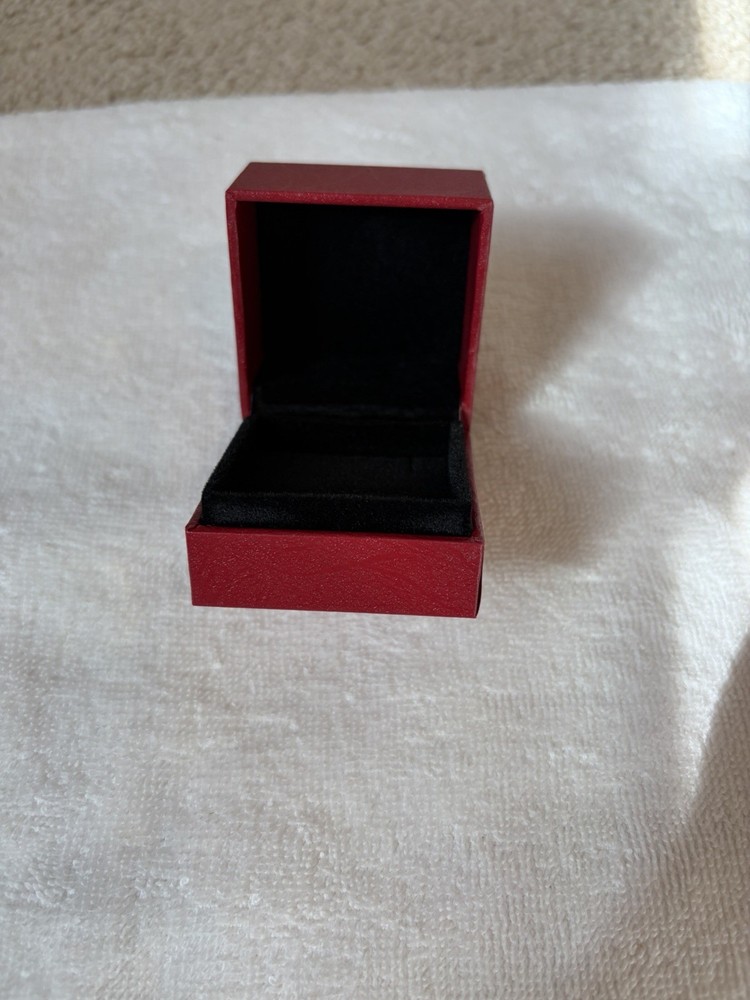Red Ring Display Box with Black Interior for 1 Ring