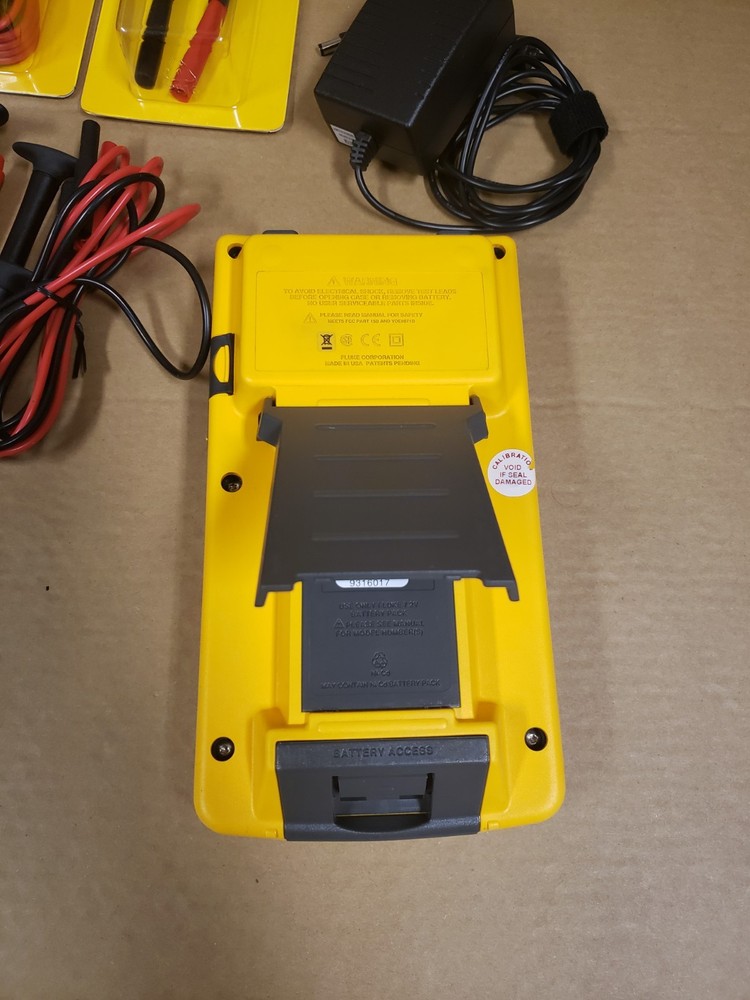 Fluke 744 Documenting Process Calibrator With Accessories. Read Desc.