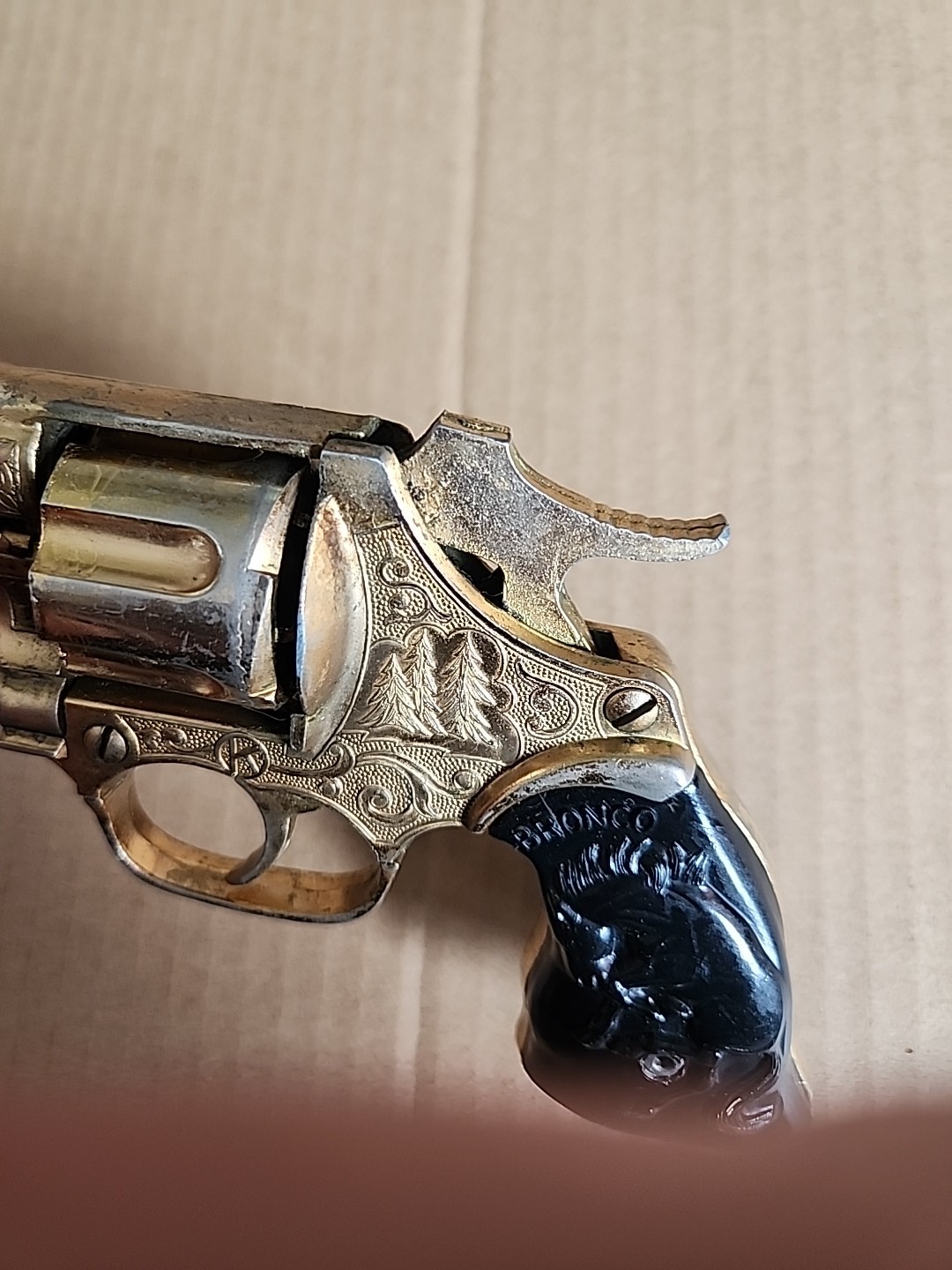 VINTAGE KILGORE BRONCO GOLD PLATED CAP GUN WITH BLACK GRIPS - 1950's WORKING