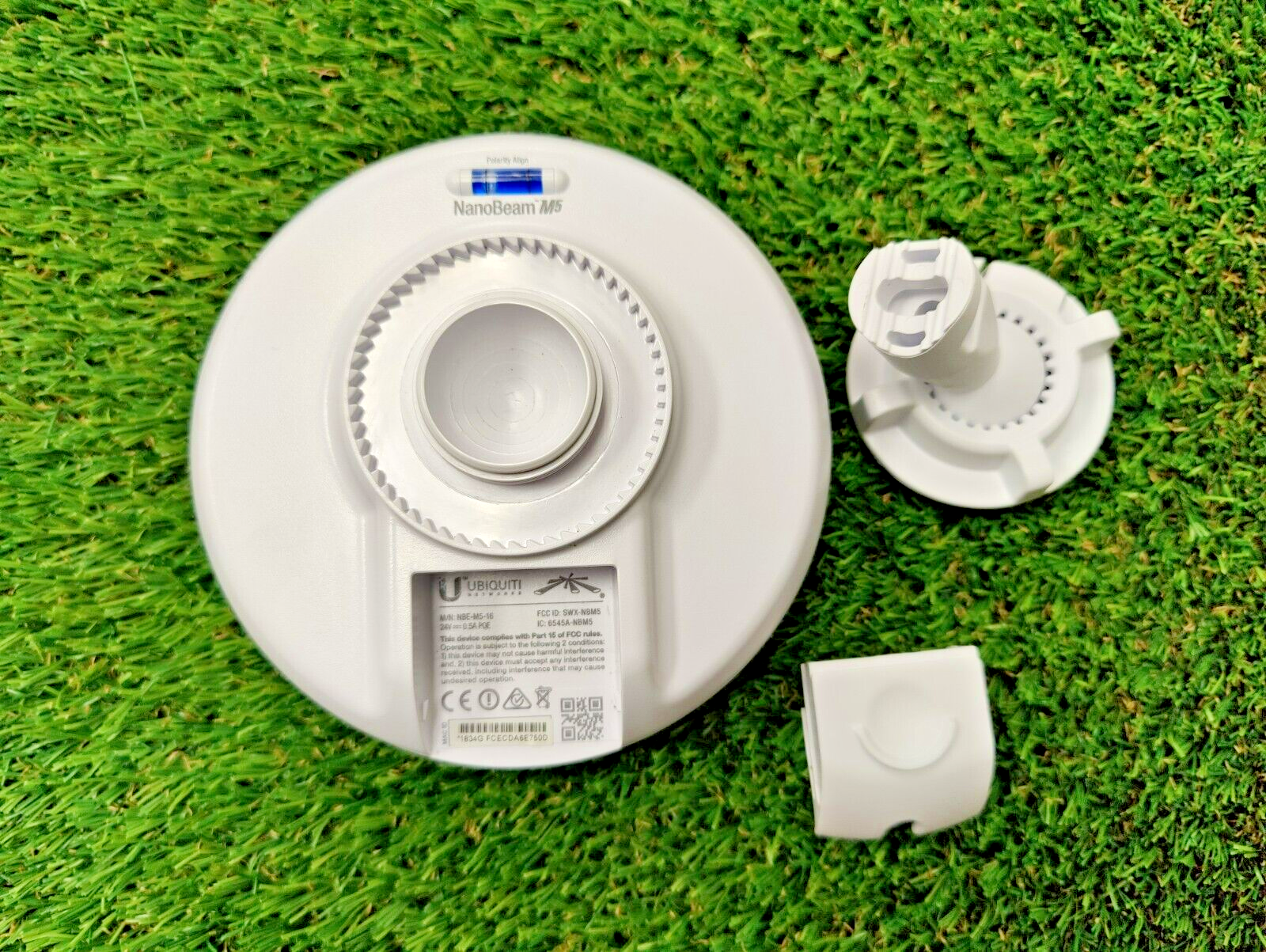 Ubiquiti Networks NBE-M5-16 NanoBeam 5GHz Wireless Access Point w/ PoE, Clamp