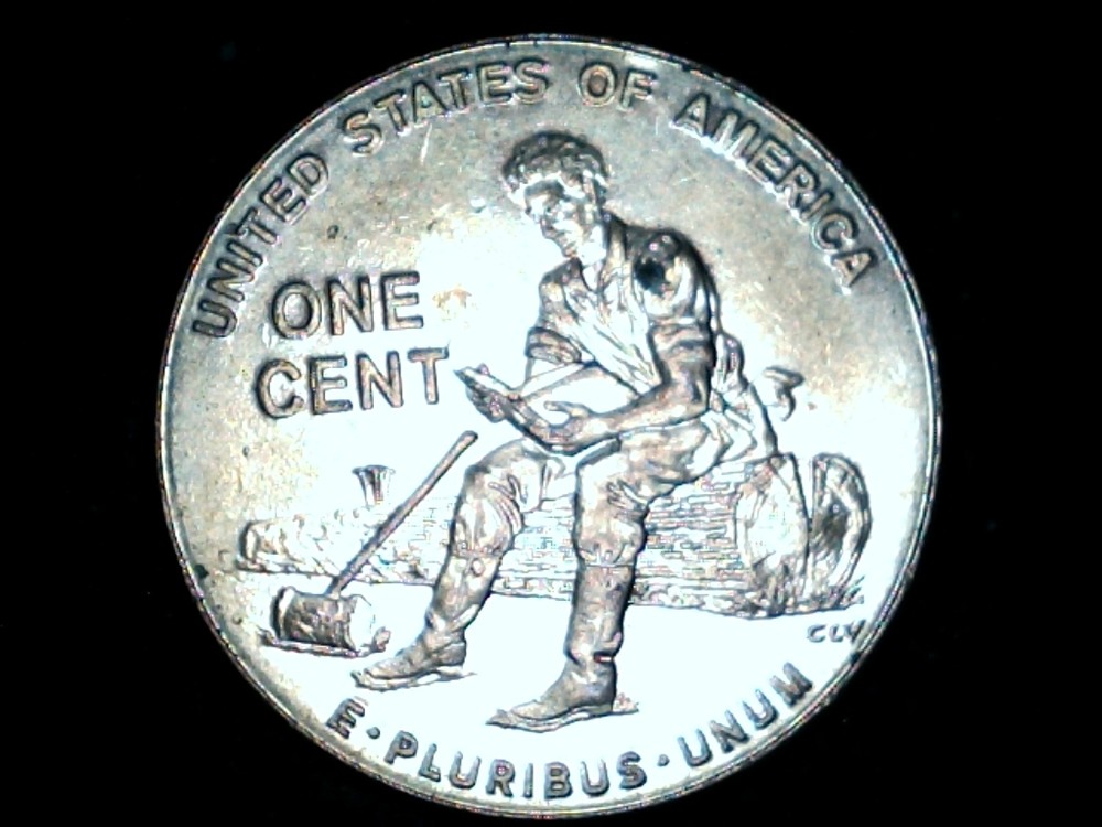 2009D Lincoln Cent With Crease On Left Knee