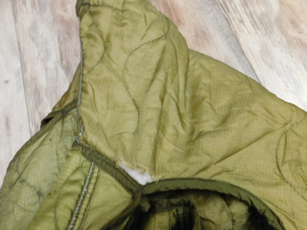 US ARMY FIELD JACKET LINER SIZE MEDIUM