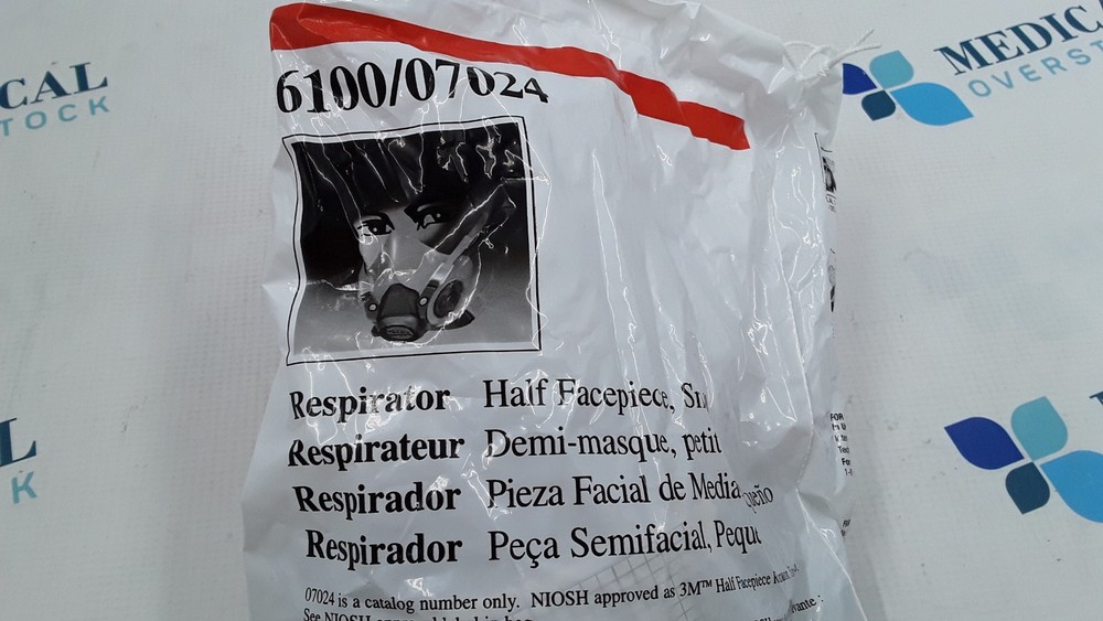 3M Half Facepiece Small Respirator 6100