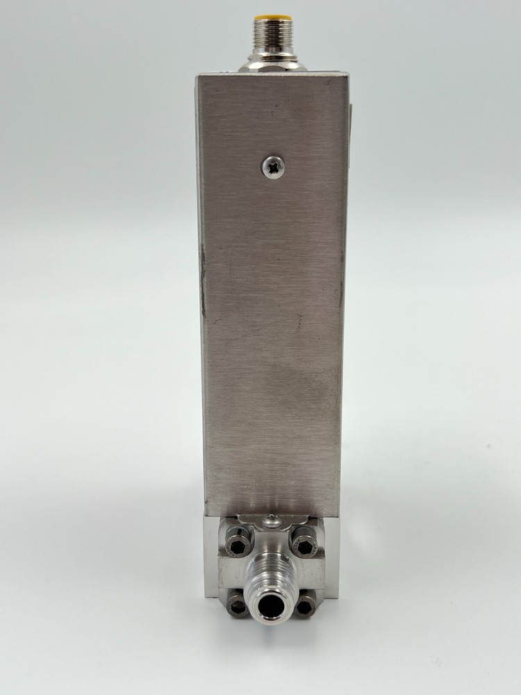 Unit Instruments UFC-8165 Mass Flow Controller AMAT 3030-12079