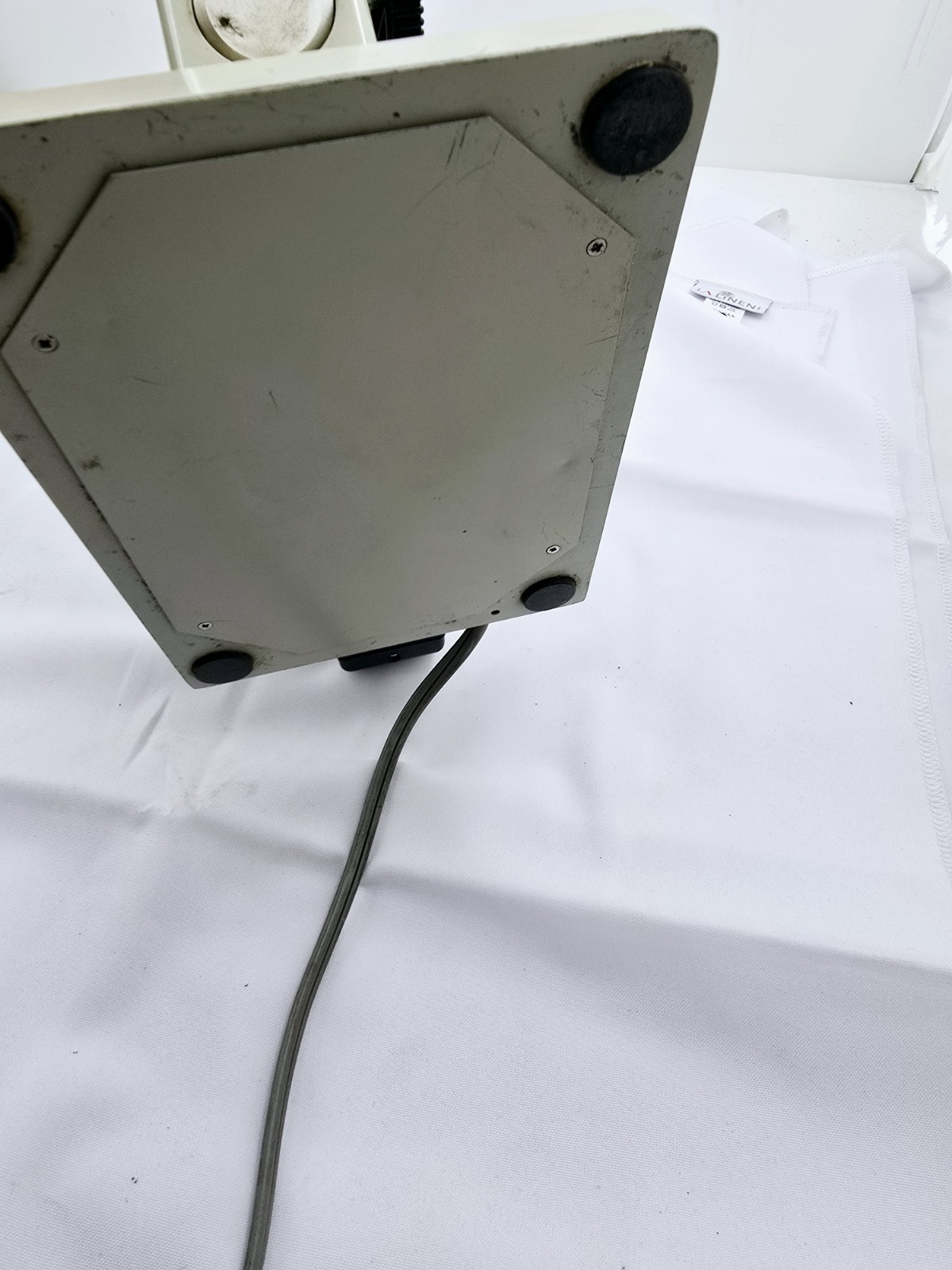 Nikon Lensometer POWERS ON. MISSING PIECES?