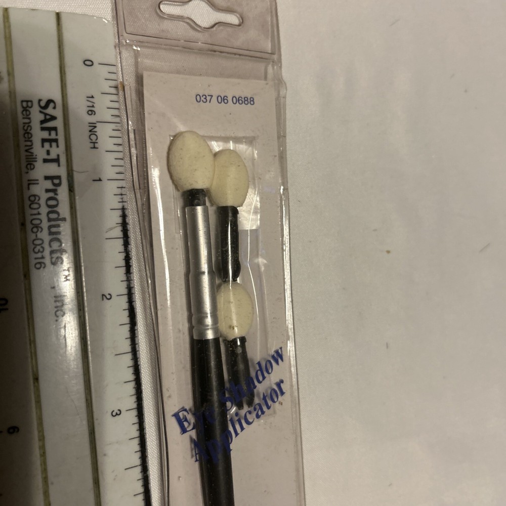 Targeted Placement Sponge Blending Eye Shadow Brush W/2 Extra Replacement Tips N