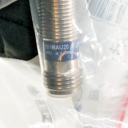 New Telemecanique XS612B1MAU20 Inductive Proximity Switch 24-240V