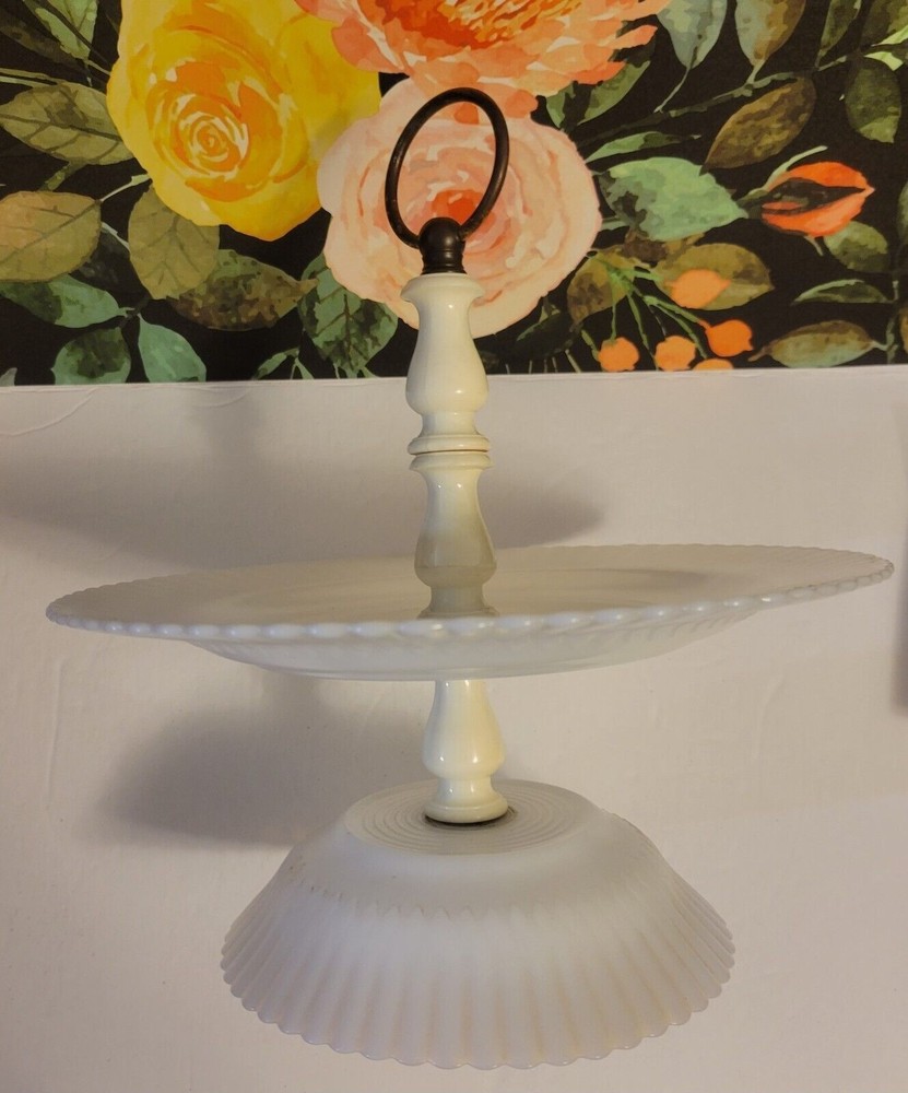 1930's-40's Mac-Beth Evans Petalware Monax Tid-Bit Dessert Handled Tray