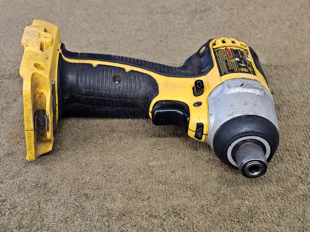Dewalt DC825 Cordless Screwdriver 18V 1/4" Hex Drive