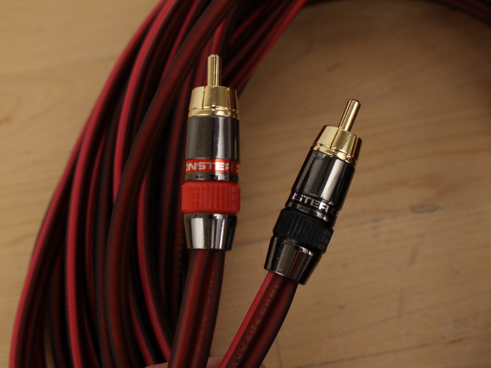 Audiophile Hi-Fi 14 Gauge Speaker Wire 16 Feet RCA to 2 Banana Terminals
