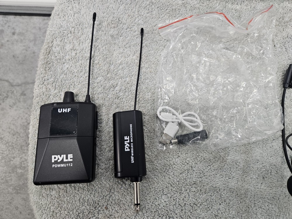 Pyle UHF Wireless Microphone System Kit LED Digital Display Screens PDWMU112