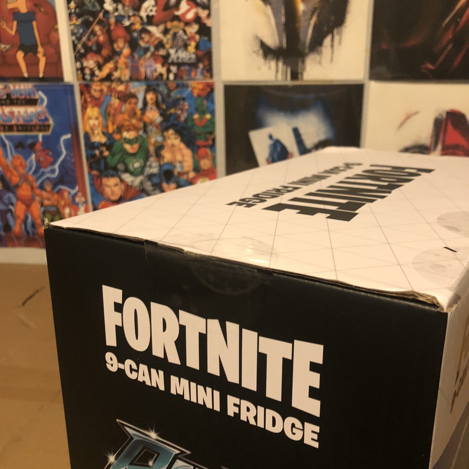Fortnite 9-Can Mini Fridge Thermoelectric Cooling, Collector Edition, Peely