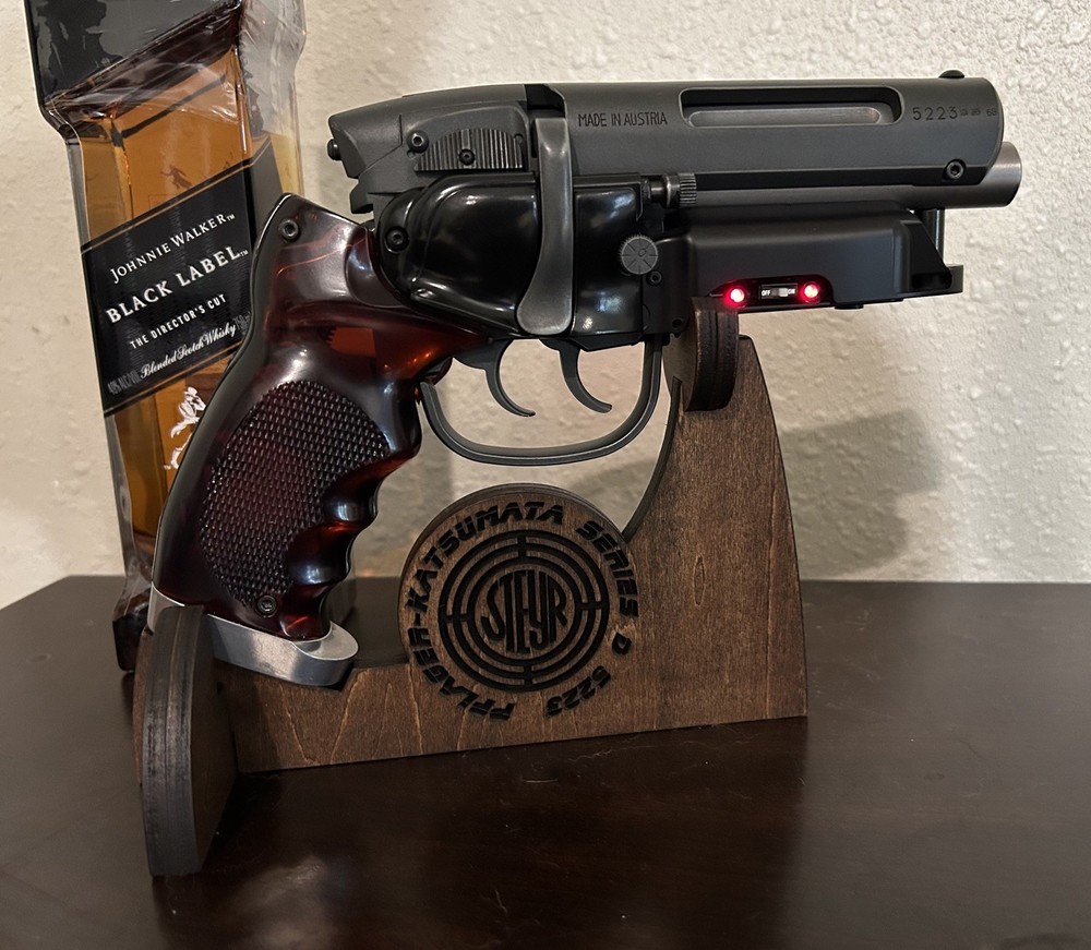 Tomenosuke Paragon FX Blade Runner Blaster Wood Display Stand 1/2” Thick Steyr