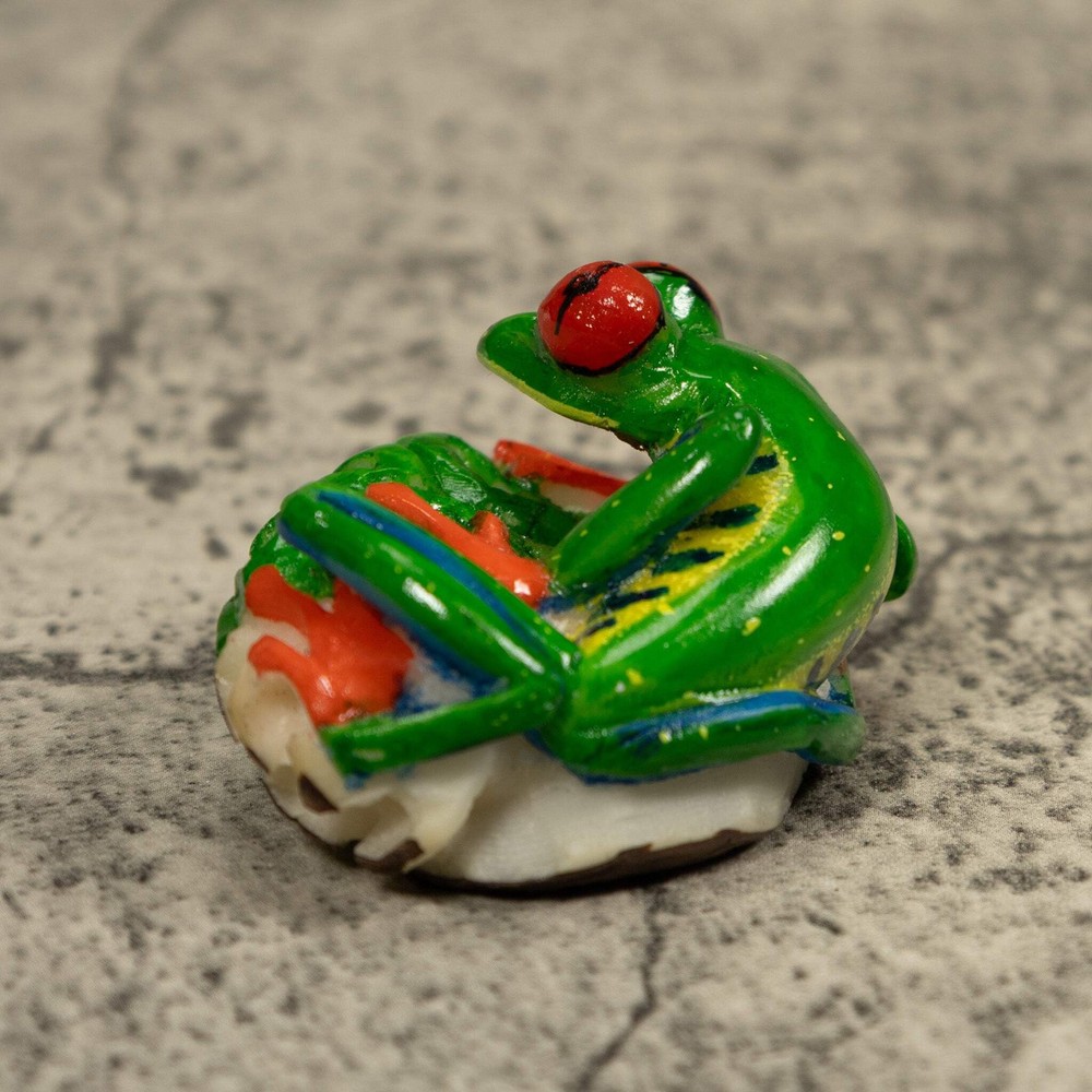 Red Eye Tree Frog Tagua Carving
