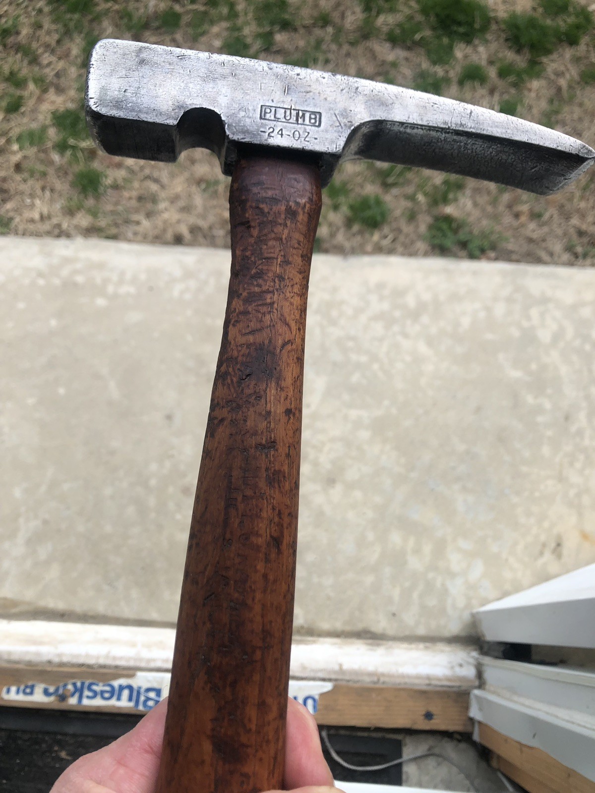 Vintage PLUMB 24 OZ BRICK LAYER MASONRY Hammer With Original Handle #580