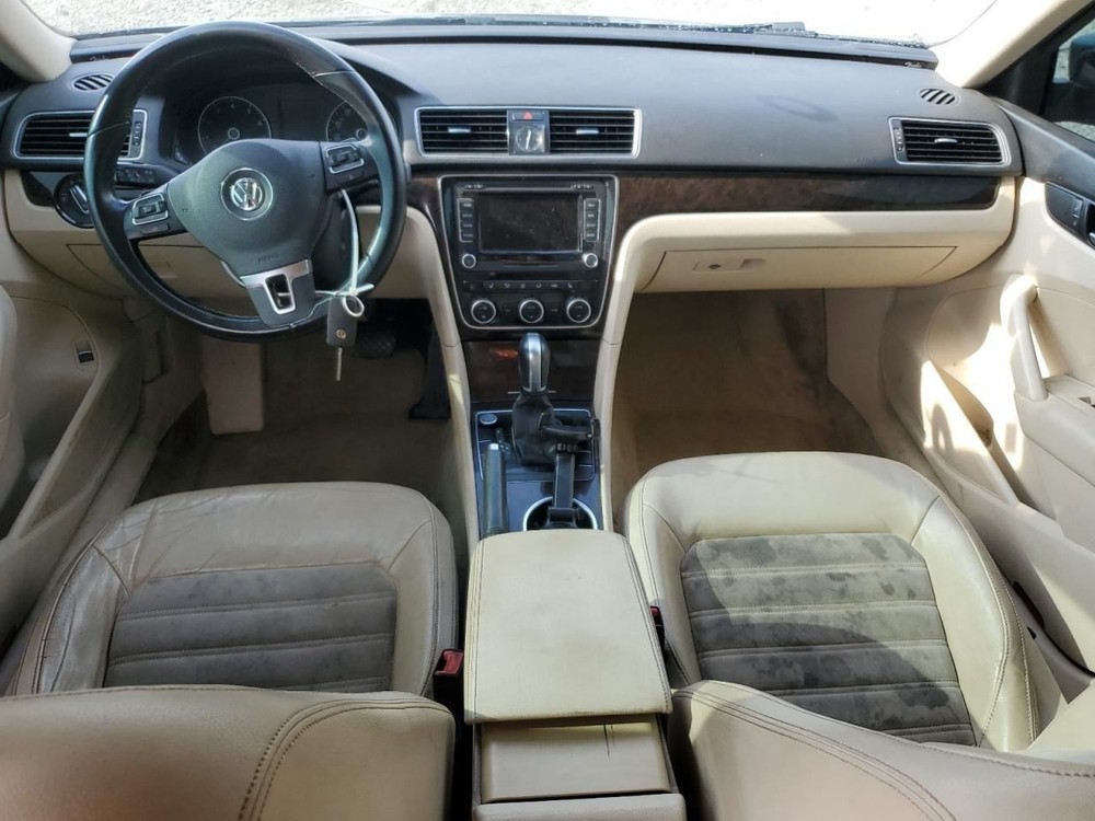 PASSAT 2015 Glove Box 4890396
