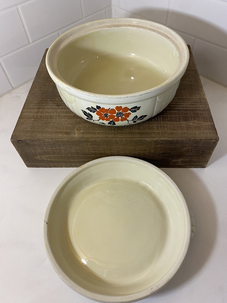 Hall Superior Kitchenware Red Poppy Pattern Covered 1.5 Quart Casserole Baker