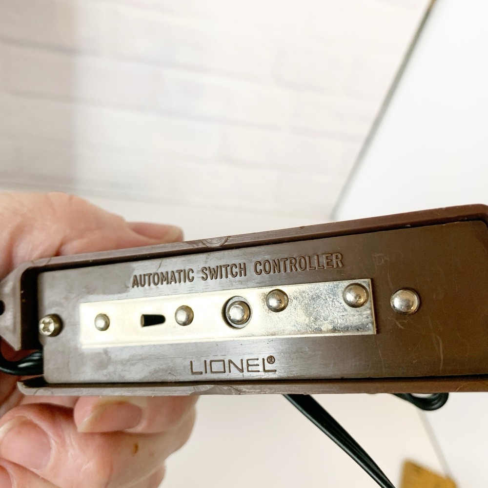 Lionel Automatic Switch Controller without lights Set Of 2