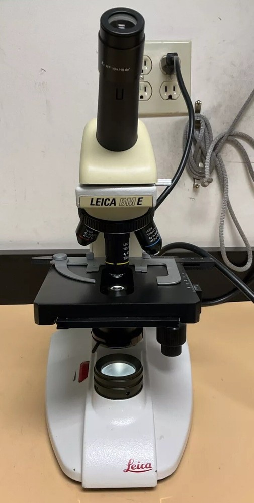 Leica BME Microscope 13395H1X with Objectives and Dust Cover