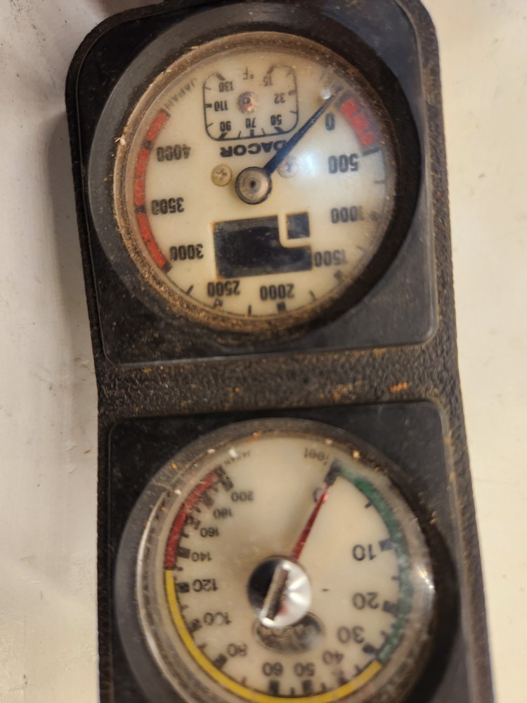 SCUBA DIVING PRE-OWNED DACOR SCUBA GUAGE UNTESTED