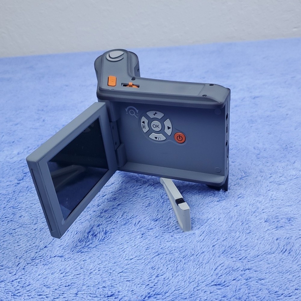 Celestron Flipview Handheld Lcd Microscope 44314 Digital Microscope