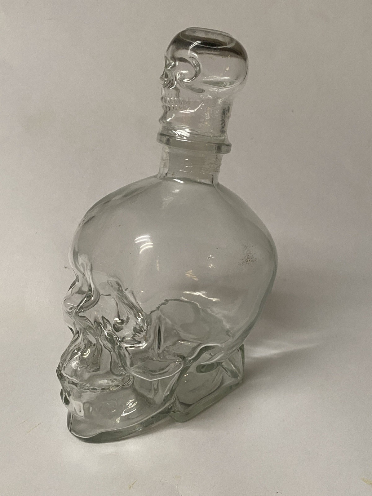 Halloween Skull Decanter with Airtight Skull Stopper Clear Glass 26.5 oz. New