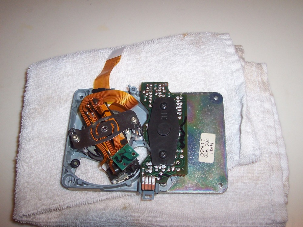 CDM 4 PLAYER LEFT FROM PREVIOUS OPERATOR AS IS