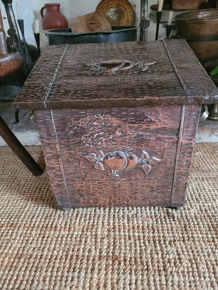 Arts And Crafts Repousse Copper Coal Or Log Box