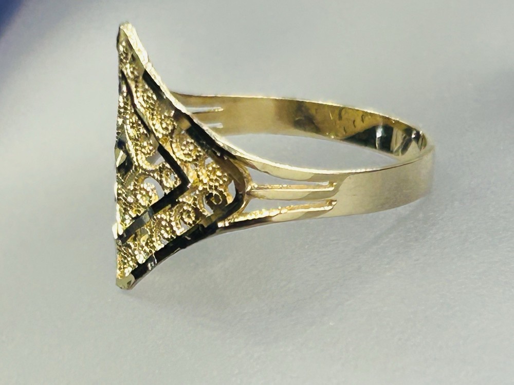 Solid 10K Yellow Gold Abstract Swirl Ring Size 9