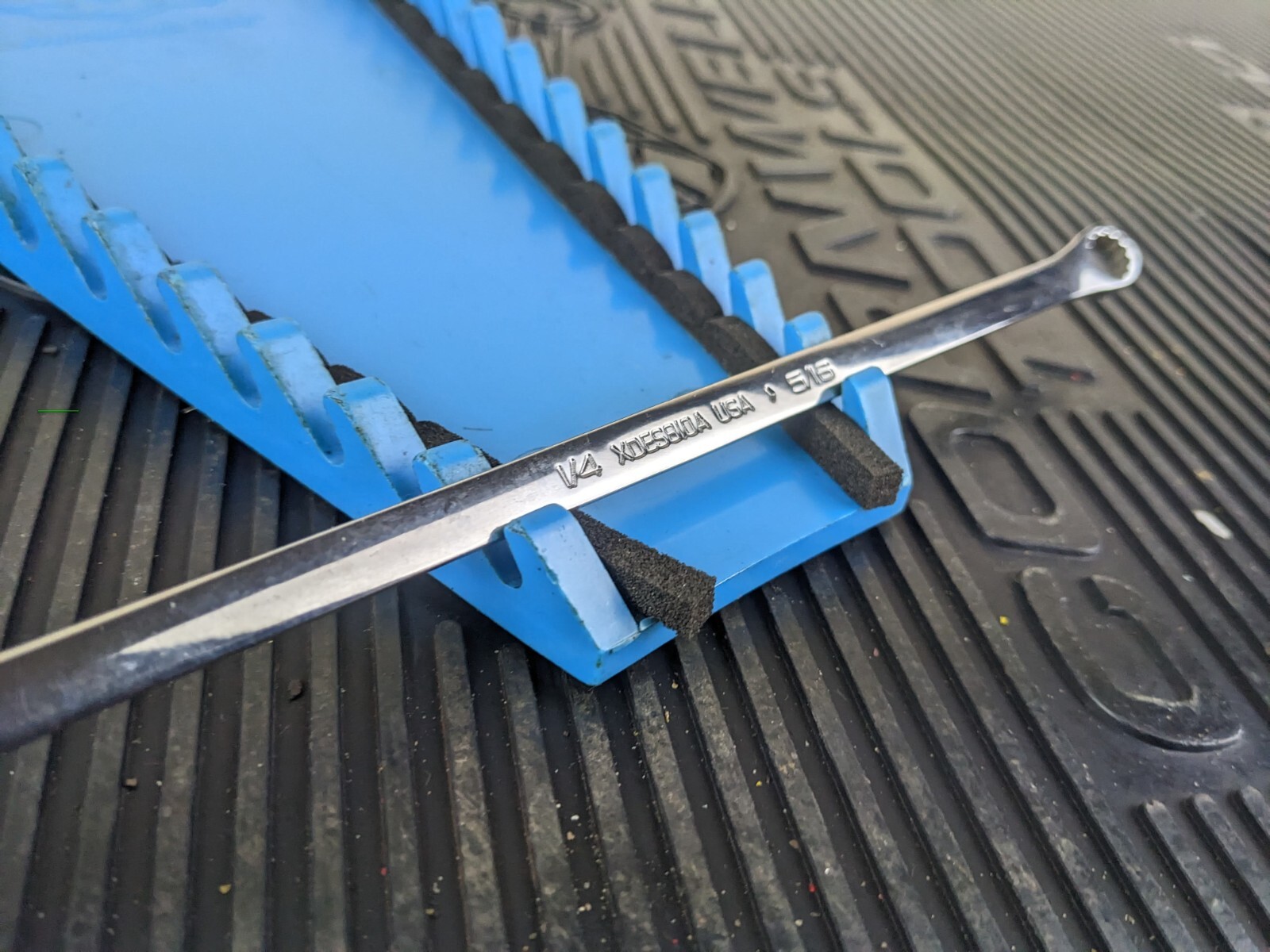 #ax518 NEW Snap On 1/4” x 5/16” SAE SPLINE XDES810a 15 degree Offset Box Wrench