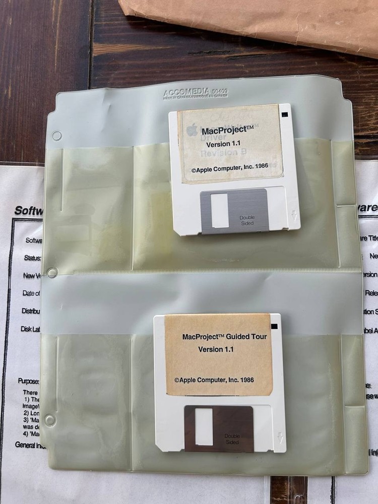 Original Apple internal Macintosh software update floppy disks & docs 1986