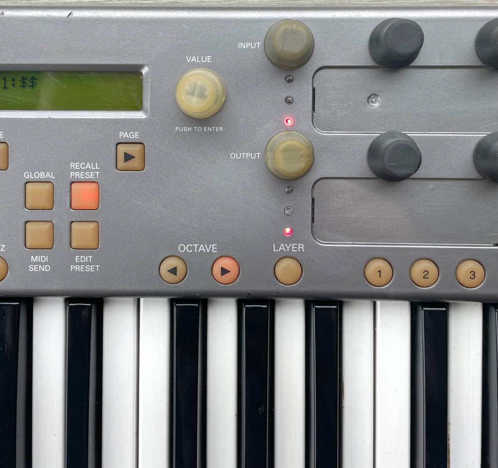 Alesis Photon X25 USB/MIDI Keyboard Controller Powers On Working but Read