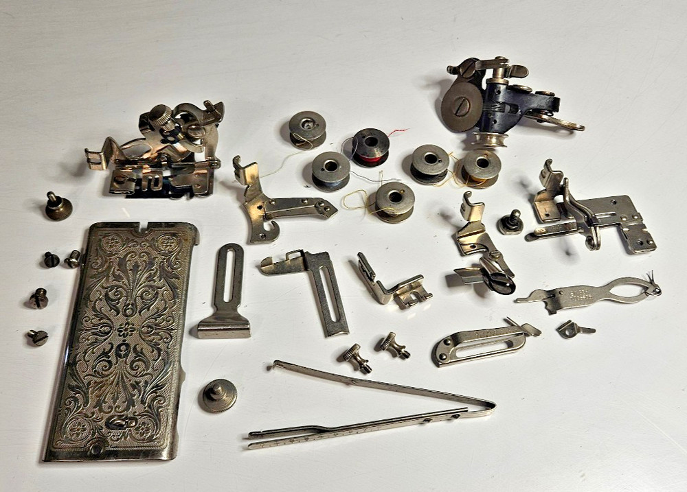 Singer Model 99 Sewing Machine 1927 Original Accesories/Assorted feet
