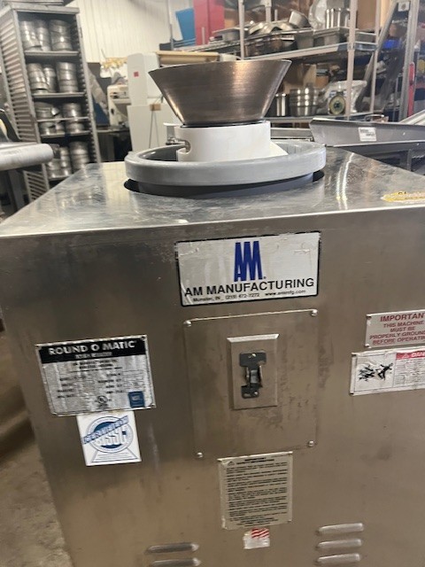 AM Manufacturing Round-O-Matic Dough Rounder - R900