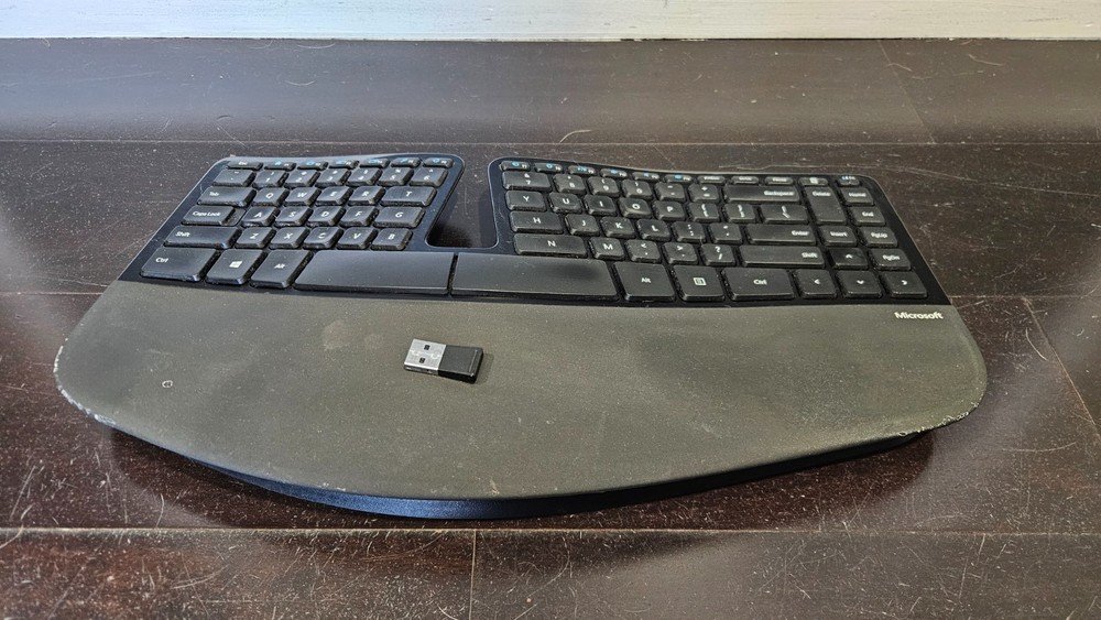 Microsoft Model 1559 Sculpt Ergonomic Desktop Keyboard/Dongle