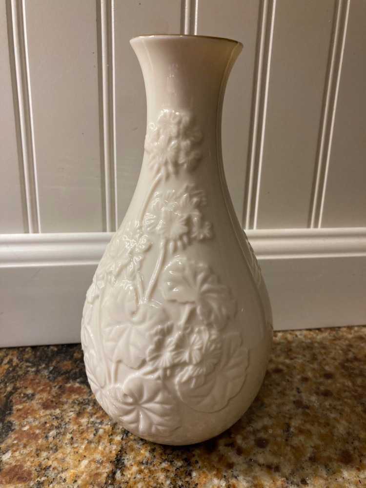 Lenox Countess Geranium China Vase. 7.5”