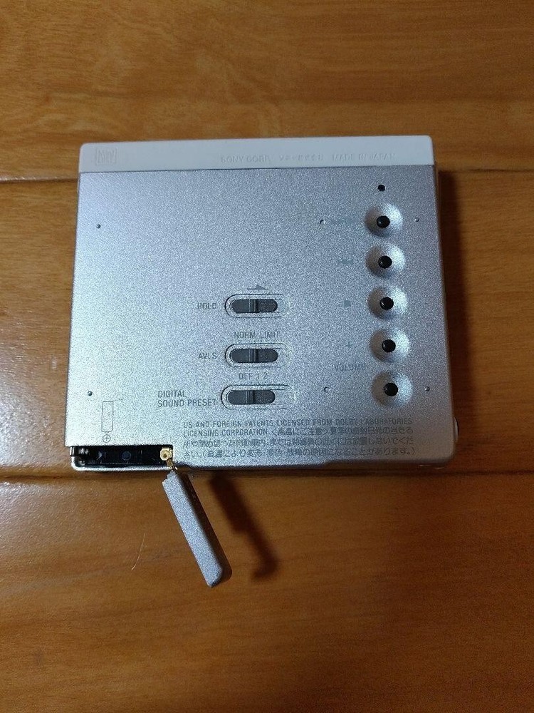 Sony MDLP compatible portable MD player MZ-E75