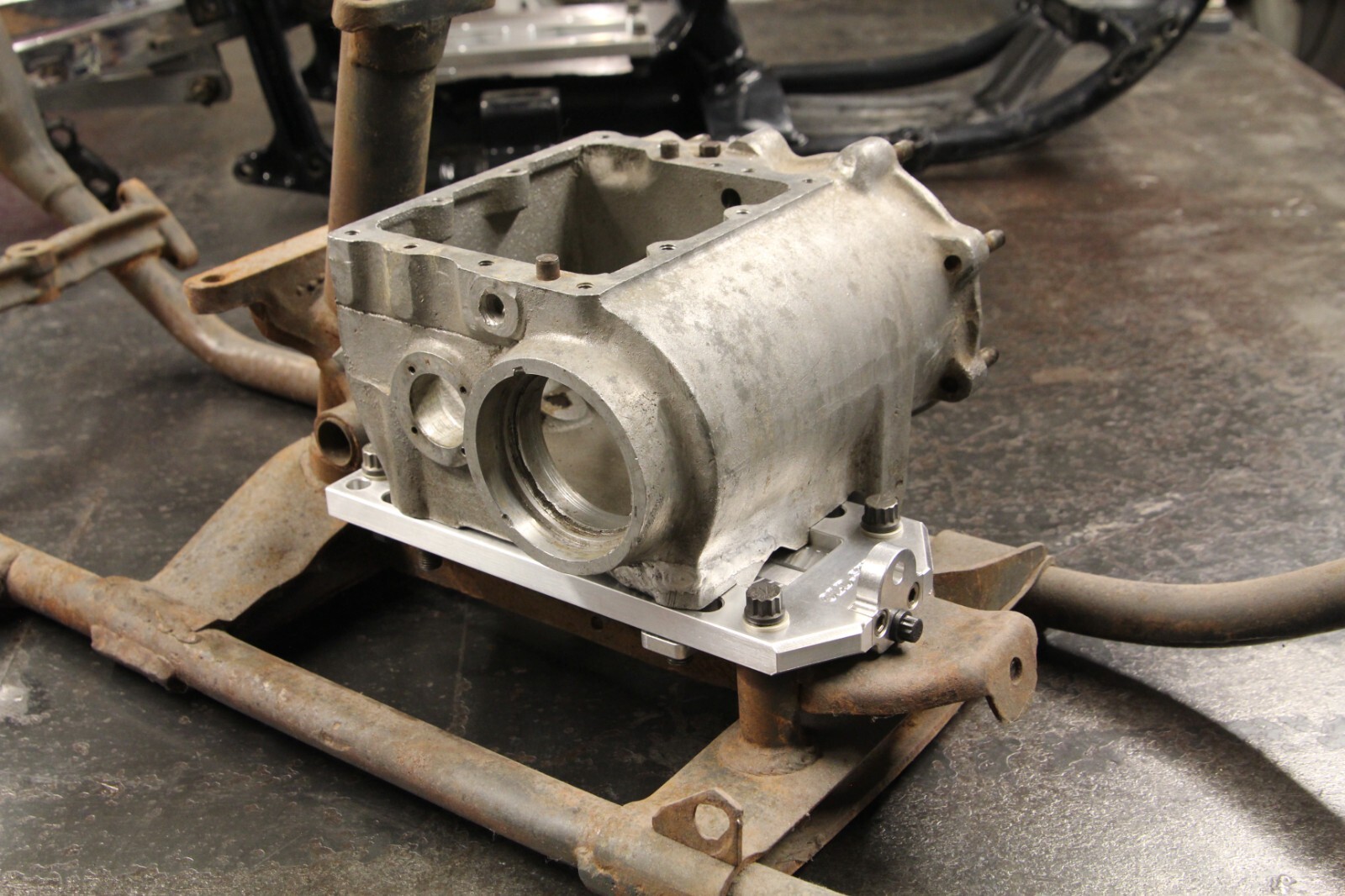 Old-Stf Centerline adjustable aluminum transmission plate - Harley 4 Speed