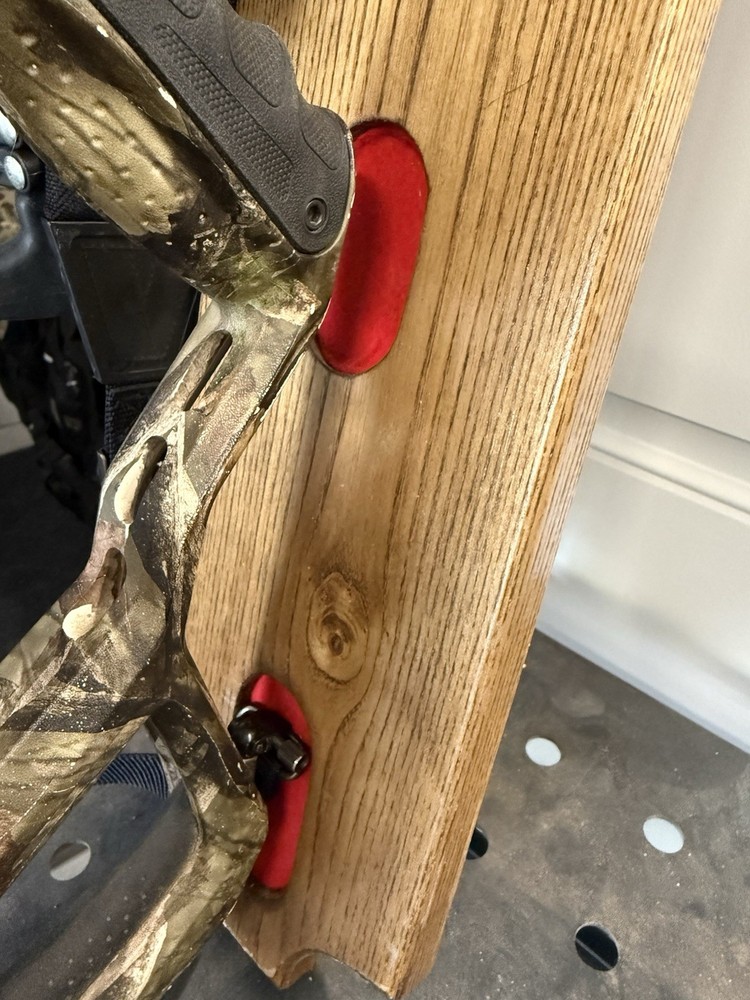 Crossbow display hanger board