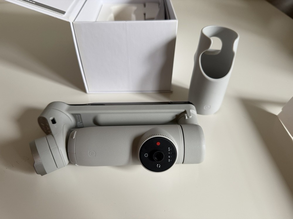 Insta360 Flow Standalone Stone Gray Preowned