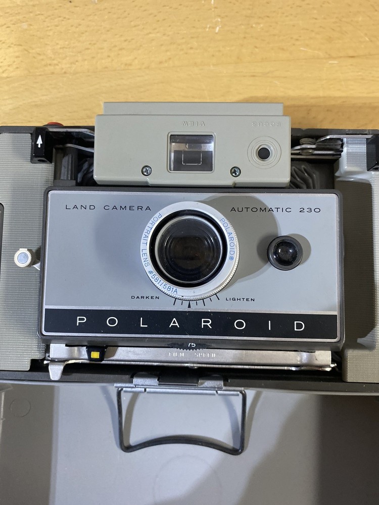 Polaroid Automatic 230 Land Camera 1967-69 With Manual Case Time