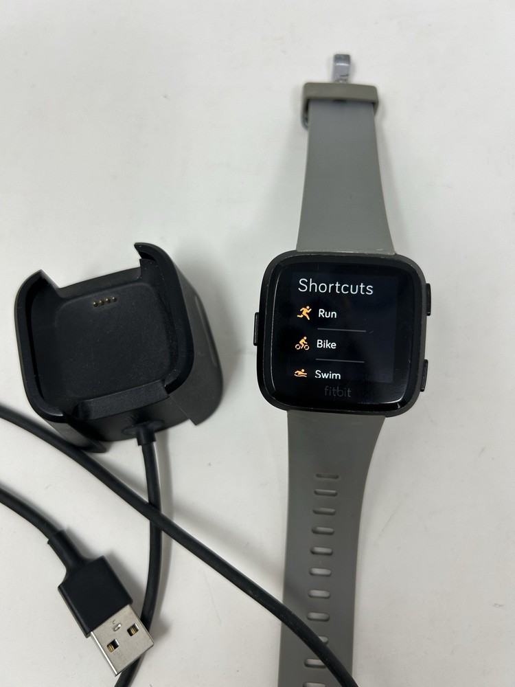 Fitbit Versa Smart Watch FB504 Black Grey Bundle Complete w/ Charger Tested