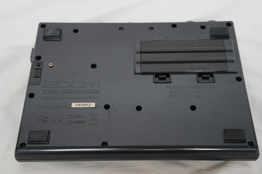 ZOOM R8 Multitrack Recorder 2-track simultaneous recording, 8-track