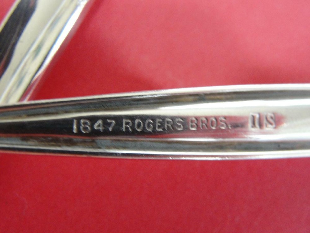 2 pc 1847 Rogers Bros International Silver Plate Garland Pattern BonBon Cocktail