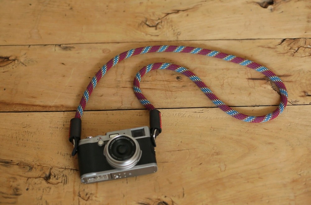 Windmup Red Pattern Climbing Rope Camera Strap